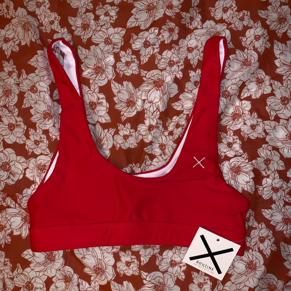 Boutine la rose red yogi top